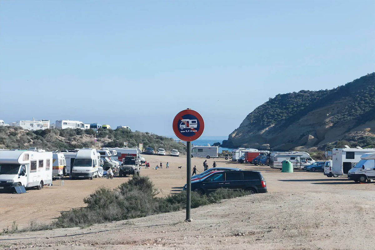 Prohibition and controversy in Águilas: the Installation of height carriers and its impact on Motorhome and Camper tourism